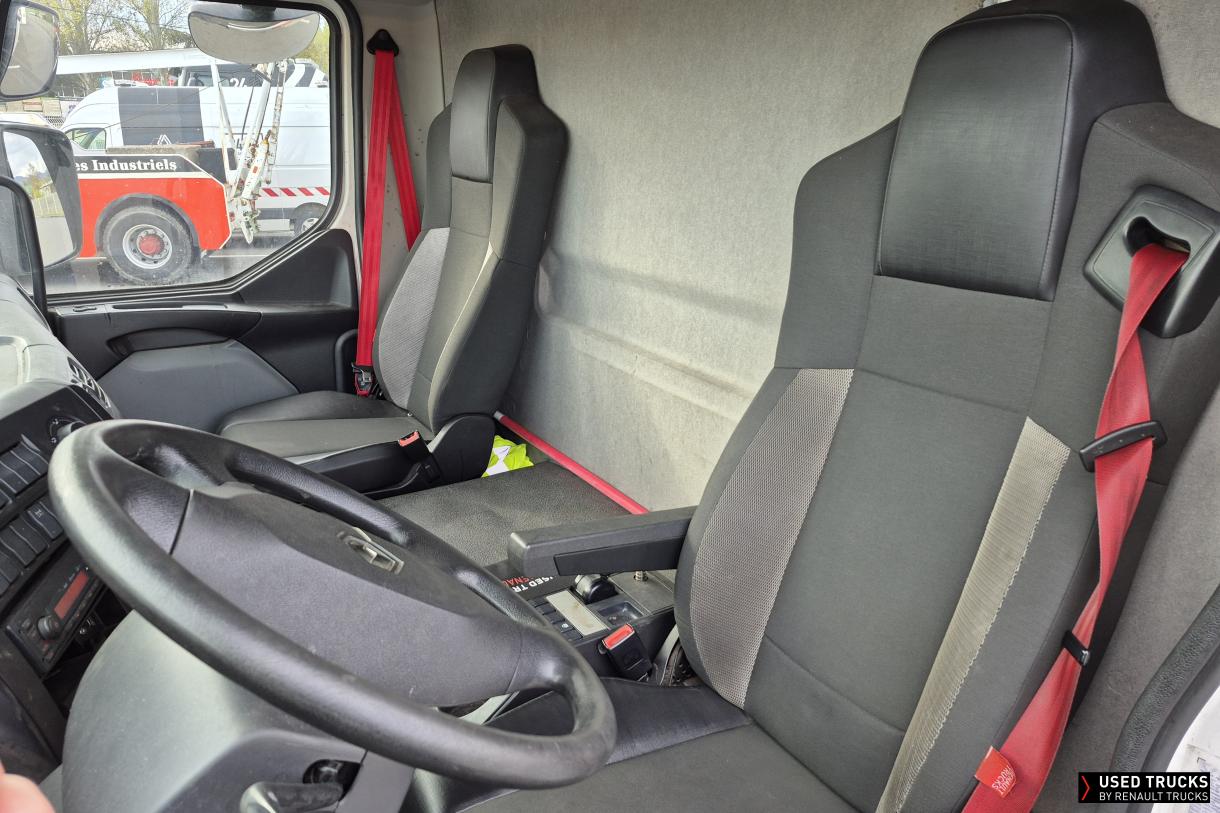 Renault Trucks D Wide 320