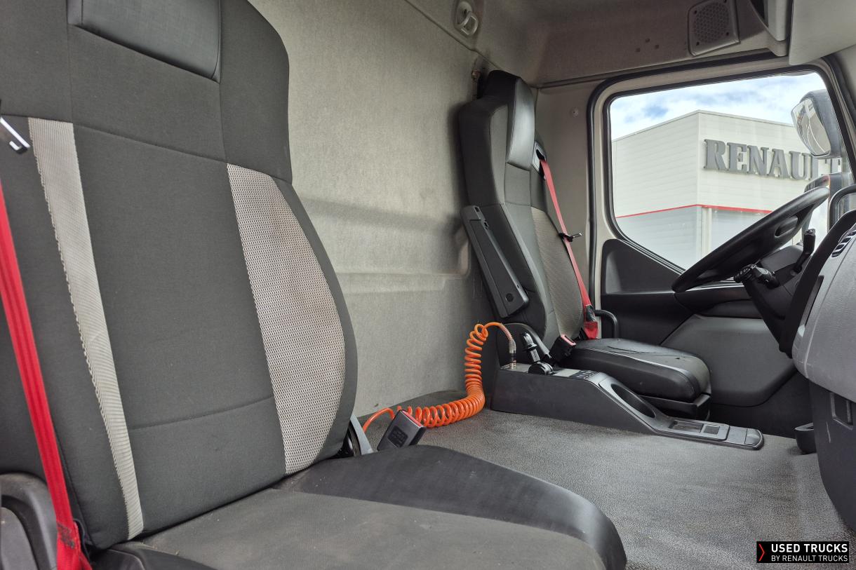 Renault Trucks D Wide 320