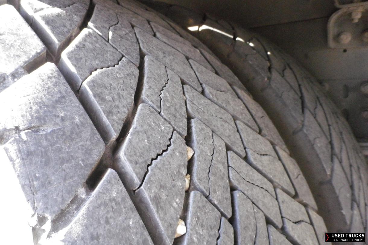 Renault Trucks D Wide 320