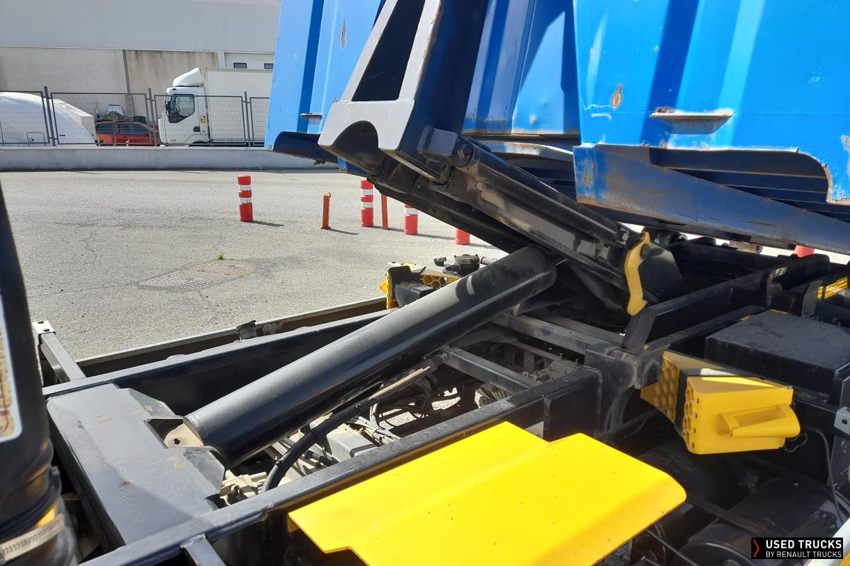 Renault Trucks D cab 2M 180
