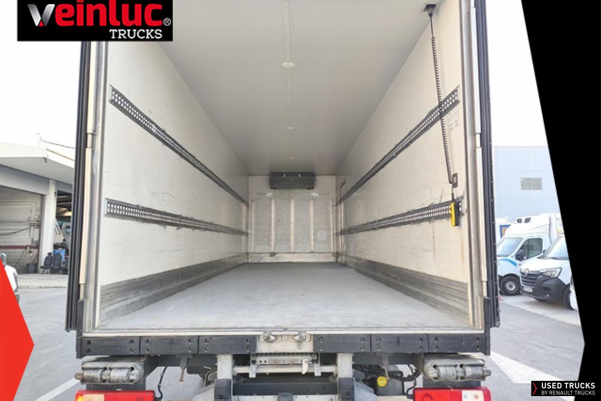 Renault Trucks D Wide 320